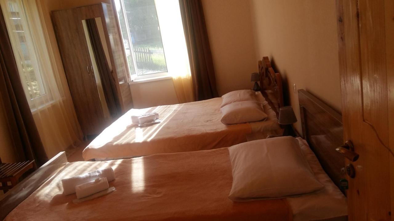 Guesthouse Guram Baba เมสเตีย ภายนอก รูปภาพ